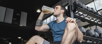 «تمرین صبحگاهی یا عصر؟ چه زمانی مکمل پروتئین مصرف کنیم؟»