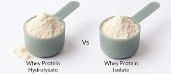 «مکمل وی یا ایزوله؟ کدام برای عضله‌سازی بهتر است؟»